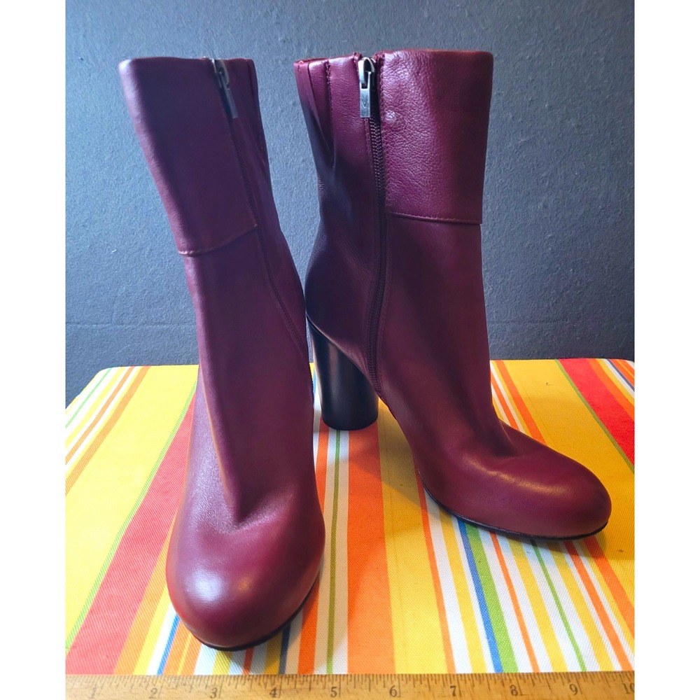 Very Volatile Women's Burgundy Leather Ankle Bootie Block Heel Zip US 7.5